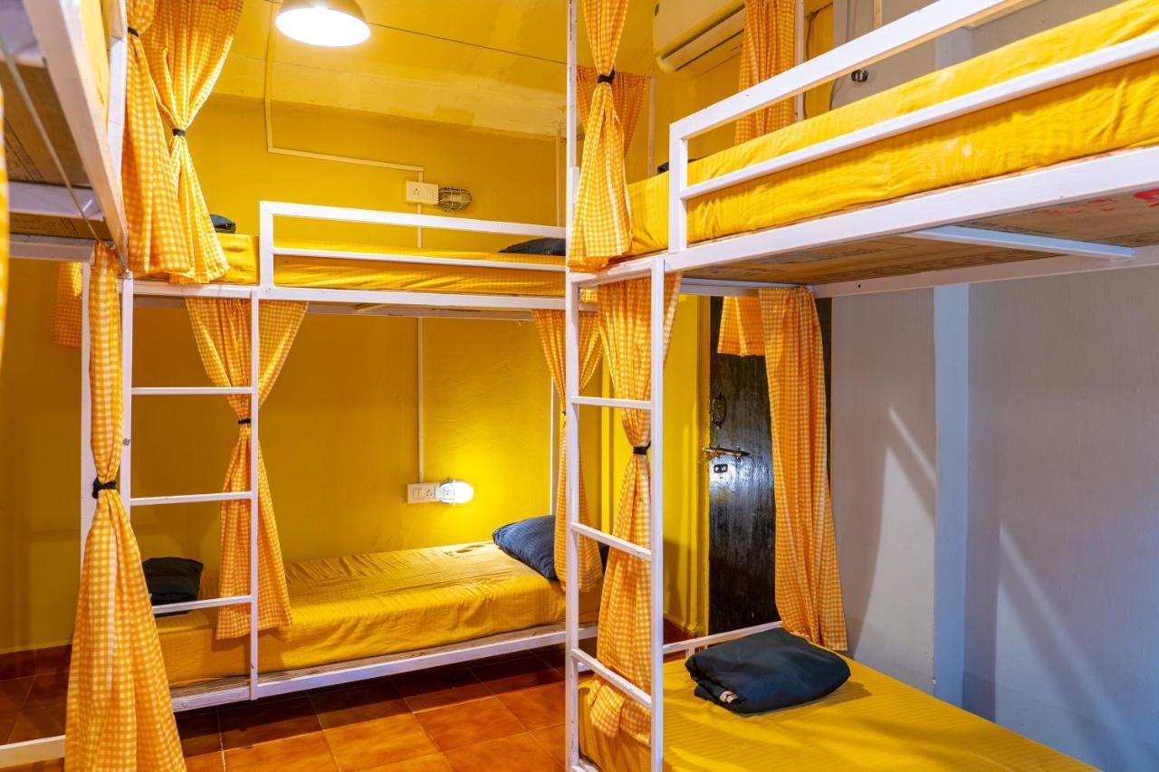 Hostel Whoopers *